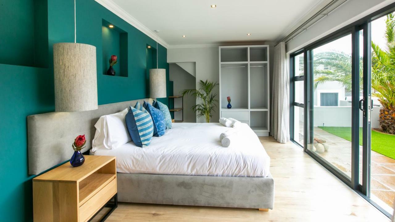 Hout & About Guest House Hout Bay Exterior photo