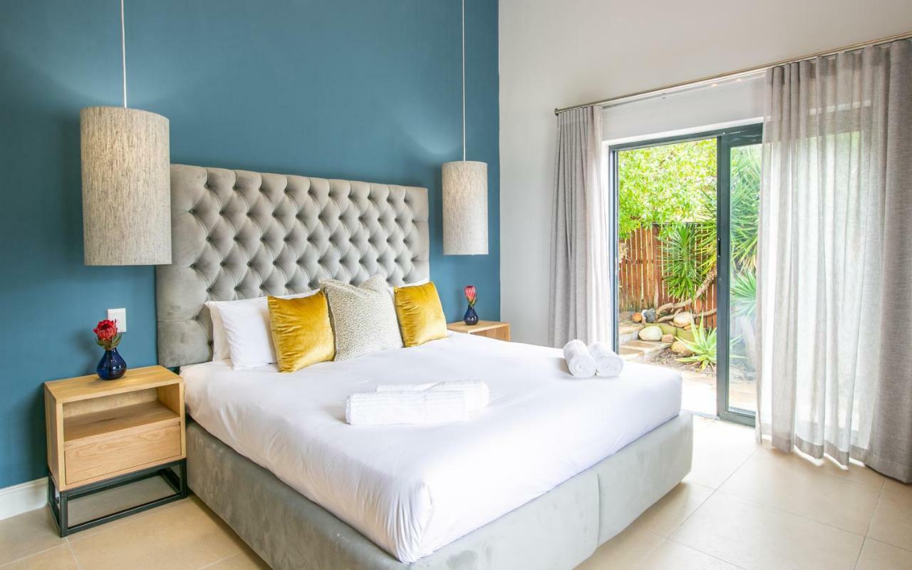 Hout & About Guest House Hout Bay Exterior photo