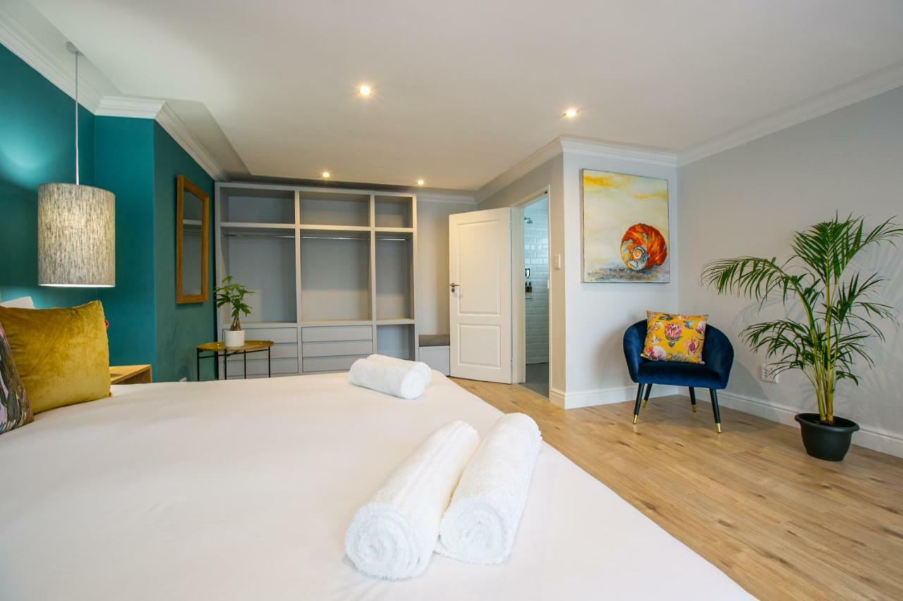 Hout & About Guest House Hout Bay Exterior photo